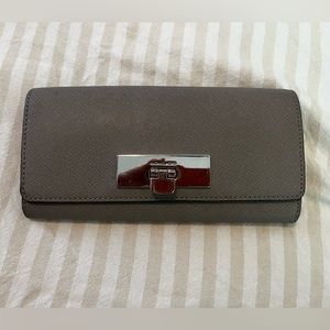 COPY - Michael Kors wallet